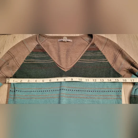 Smartwool Sulawesi Striped Merino Wool Blend Long Sleeve V-Neck Top, Women Small - Picture 4 of 13